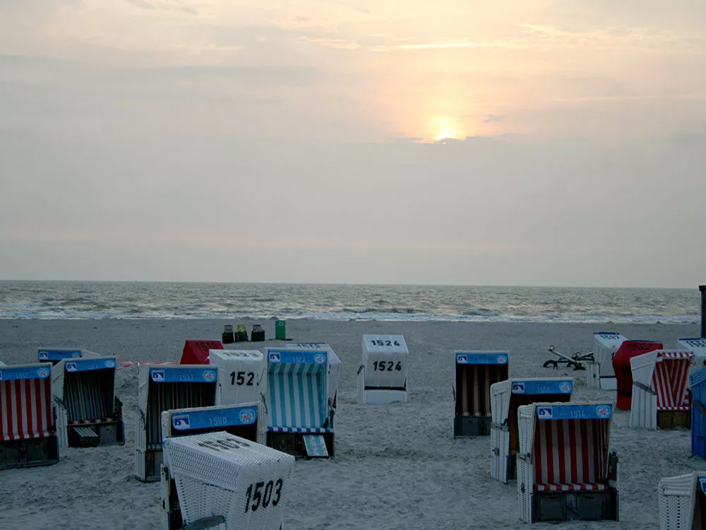 Strand mit Nordsee und Strandkörben