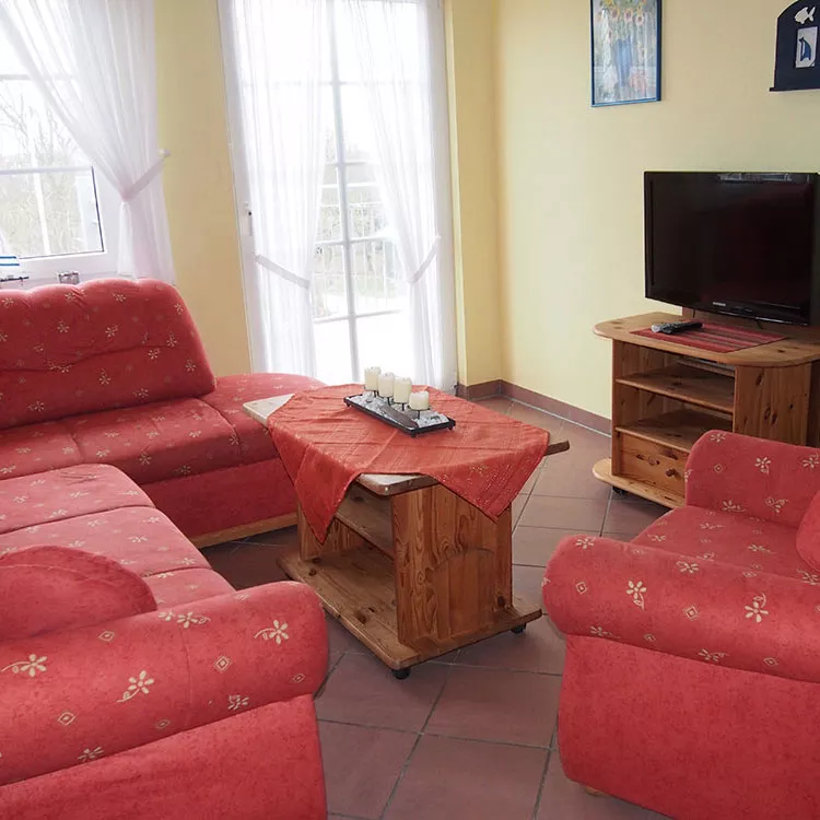 Couchecke Ferienwohnung 5 mit Tisch und Fernseher – St. Peter-Ording