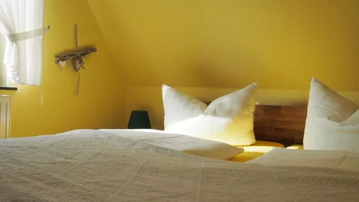 Schlafzimmer Ferienwohnung 1 – Doppelbett für Eltern